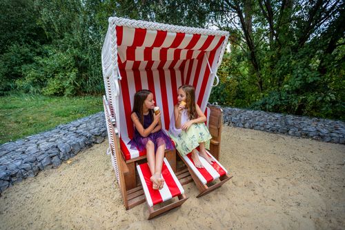 Finden Sie <b>Ruhe und Entspannung</b> - am Wasser, in einem der Gärten oder gemütlich im Strandkorb. (Bild: Park und Garten GmbH Wernigerode)