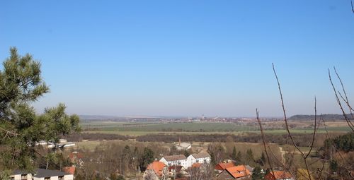 ...ermöglicht wunderschöne Blicke in Richtung Halberstadt.<br>(Bild: harztourist)