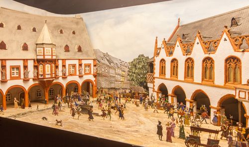 <b>Wir begrüßen Sie auf dem Marktplatz von Goslar!</b><br>(Bild: Zinnfiguren Museum Goslar)