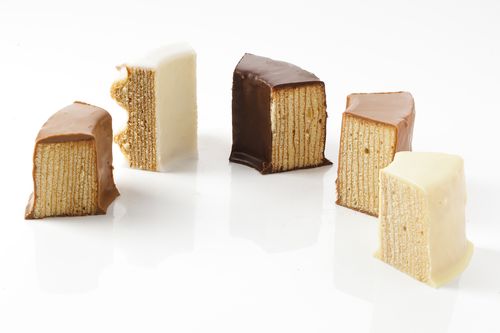 Genießen Sie unseren leckeren Baumkuchen - klassisch mit Schokoladenüberzug...<br>(Bildrechte: Harzer Baumkuchen)