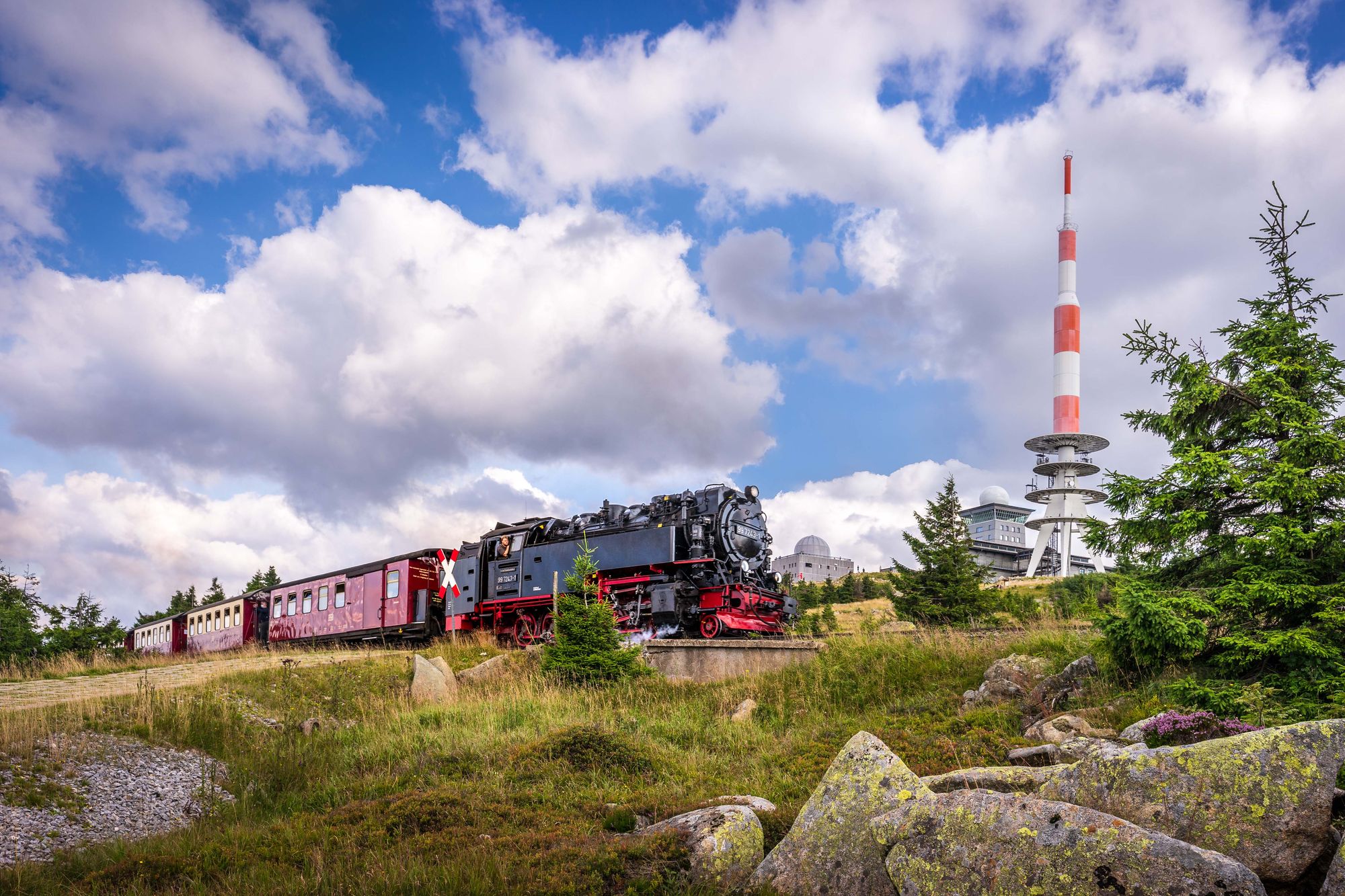 Harzer Schmalspurbahnen GmbH - Unsere Brockenbahn auf dem Gipfel!<br>(Quelle: Sammlung HSB / Dirk Bahnsen)