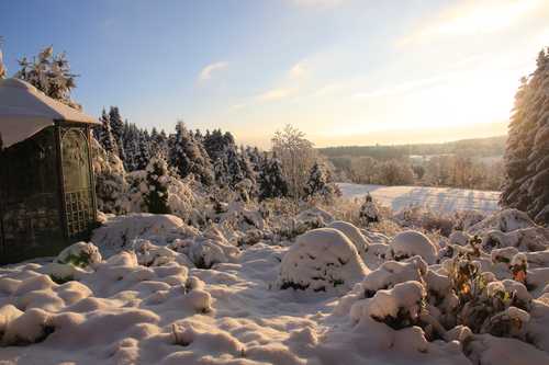 Der Winter steht bevor - blauer Himmel, märchenhafte Schneelandschaft -<br>genießen Sie Ihren Aufenthalt! (Foto: Fam. Köthe)