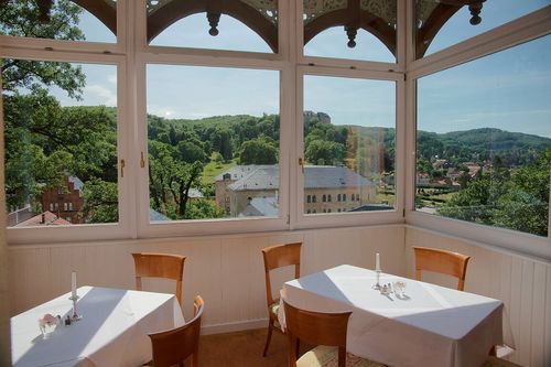 Genießen Sie die <b>Ausblicke von unserem Restaurant und unserer Terrasse über die Dächer der Stadt...</b> (Bild: K. Kiefer)