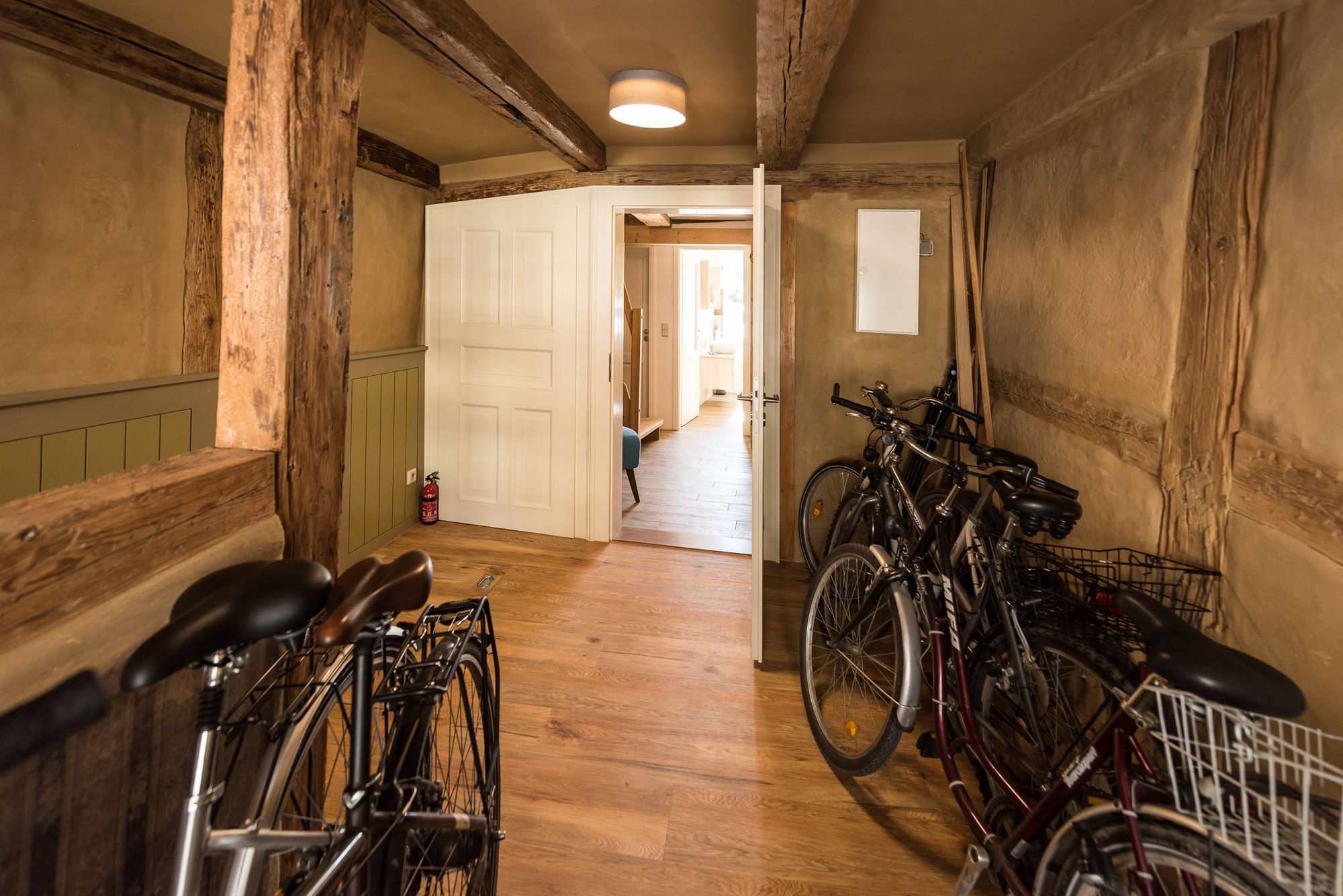 Entdecken Sie Wernigerode mit dem Fahrrad: Im Eingangsbereich stehen für Sie zwei City-Fahrräder zur Verfügung.