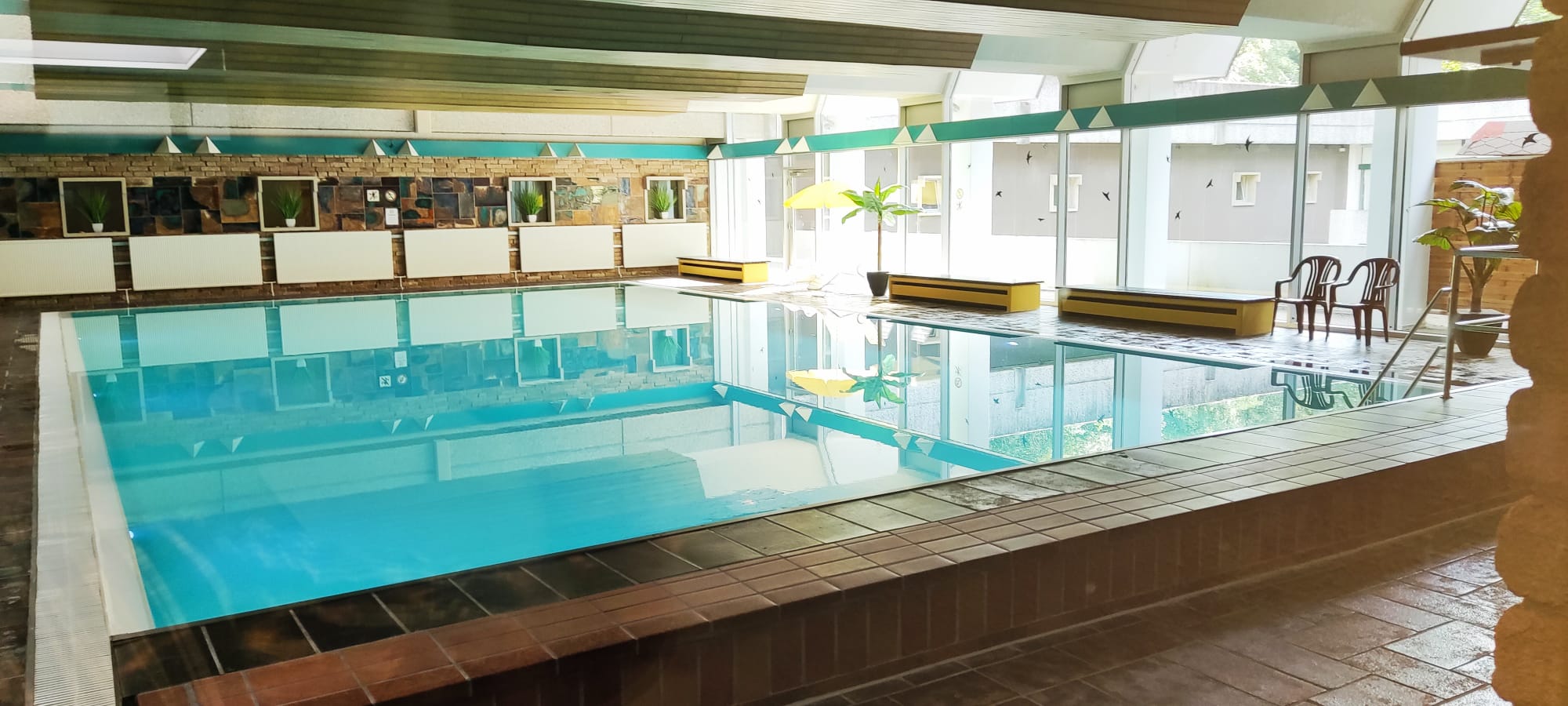 Ein besonderes Highlight: Das Schwimmbad im Haus kann kostenfrei genutzt werden...(Bild: Fam. Benze)