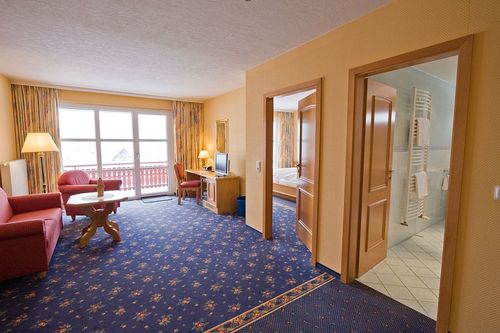 Komfortable Suiten mit separatem Schlafzimmer und Bad: hier die <b>Brocken-Suite</b>.<br>(Bild: A. Rust)