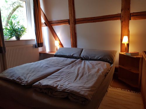 Zwei der drei Schlafzimmer sind mit einem Doppelbett ausgestattet.<br>(Bild: Fam. Härter)