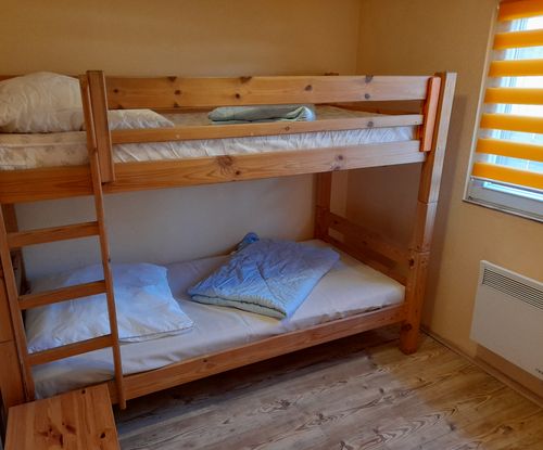 Das zweite Schlafzimmer mit Doppelstockbett - auch für Erwachsene nutzbar.<br>(Bild: K.-H. Schrader)