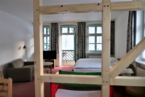 Das <b>Appartement RHAPSODIE</b> mit Balkon und einem wunderschönen Ausblick in den Harzwald kann auch in zwei separate Wohneinheiten mit gemeinsamem Eingangsbereich aufgeteilt werden... (Bild: A. Zahn)