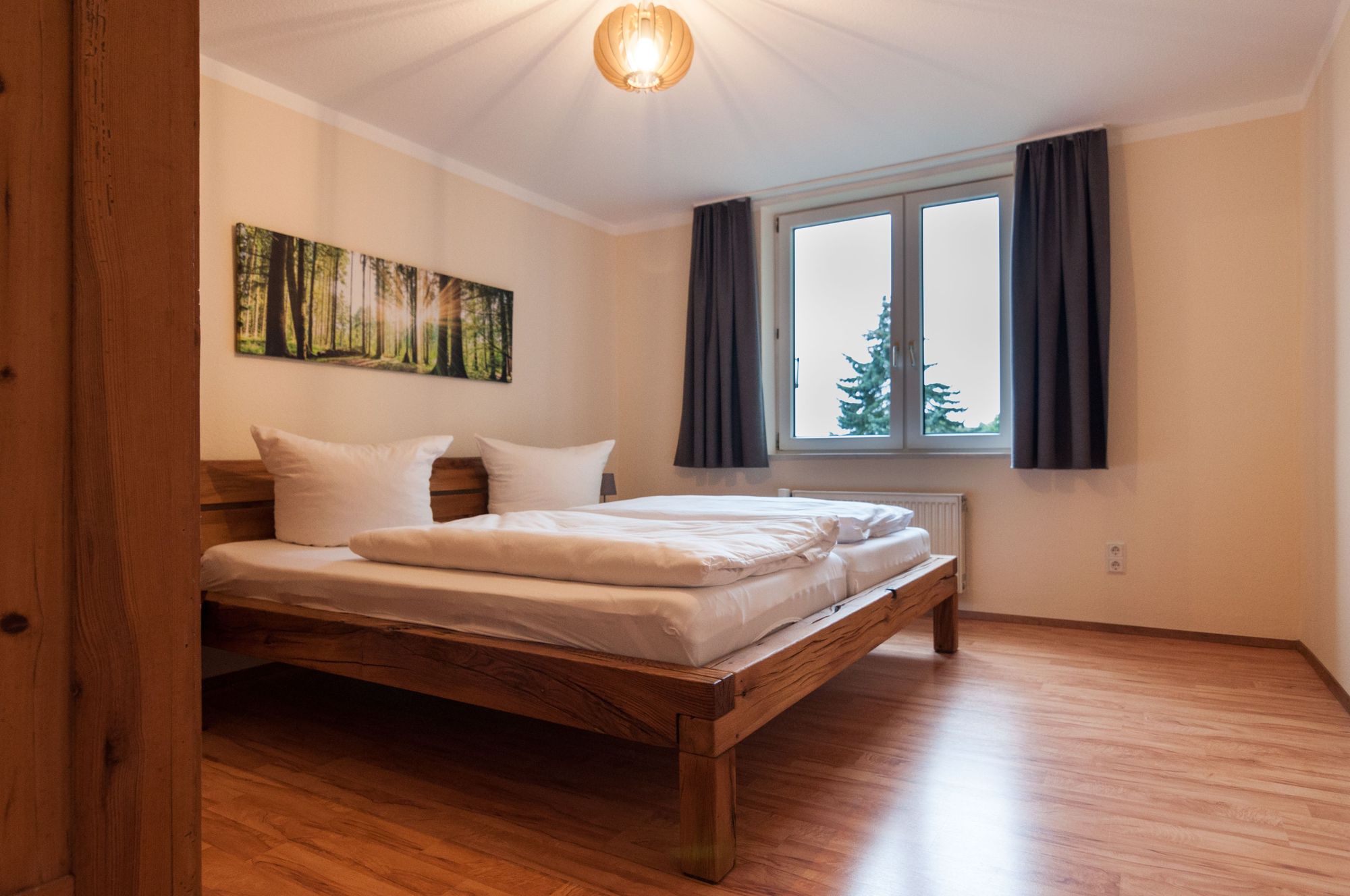 Alle Zimmer sind hell und wohnlich mit viel Holz ausgestattet - Wohlfühlatmosphäre!<br>(Bild: Natur Pur Ferienhausvermietung) 
