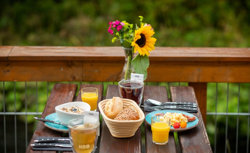 Den Morgen beginnen Sie mit einem leckeren Frühstück...<br> (Bild: Bodetaler Basecamp Lodge)
