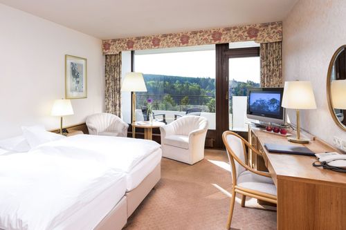 Ein Blick in eines der Panorama-Zimmer des Hotels.<br>(Bild: AHORN Harz Hotel Braunlage)