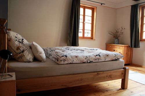 Im Schlafzimmer des Ferienhauses möchte wohl jeder gern aufwachen...<br>(Bild: Fam. Gruber) 
