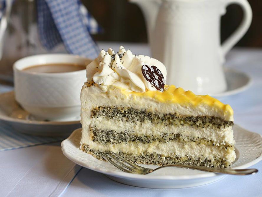 Was gibt es Schöneres, als ein leckeres Stück selbstgemachte Torte...<br>(Bild: Hotel-Restaurant Mandelholz)