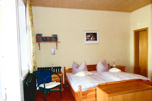 Eines der beiden Schlafzimmer in der <b>Ferienwohnung Winterberg.</b><br>(Bild: Fam. Glenk)