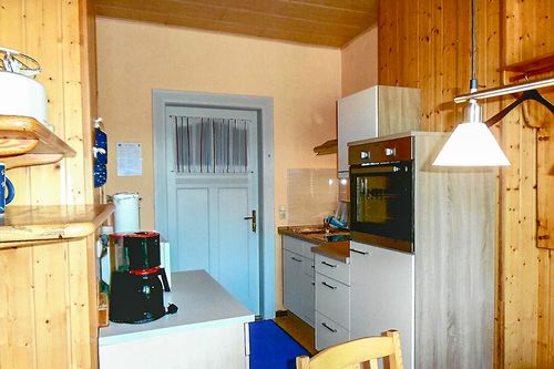 Küche der <b>Ferienwohnung Wurmberg</b> mit einer gemütlichen Sitzecke am Fenster.<br>(Bild: Fam. Glenk)