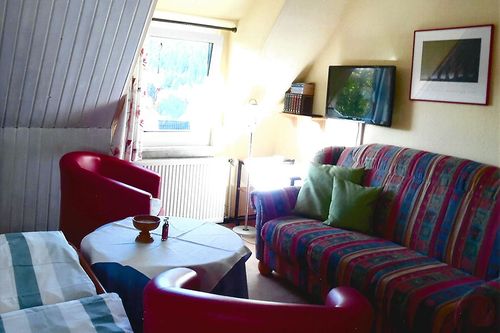 Kombiniertes Wohn- und Schlafzimmer in der <b>Ferienwohnung Barenberg</b>.<br>(Bild: Familie Glenk)