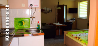 Ein Blick von der Küche in das Wohnzimmer der Ferienwohnung 1.<br>(Bild: Fam. Lindemann)