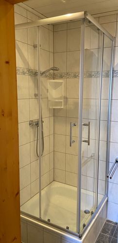 Und ein Beispiel für eines der Duschbäder in den einzelnen Ferienwohnungen.<br>(Bild: Fam. Borchert)