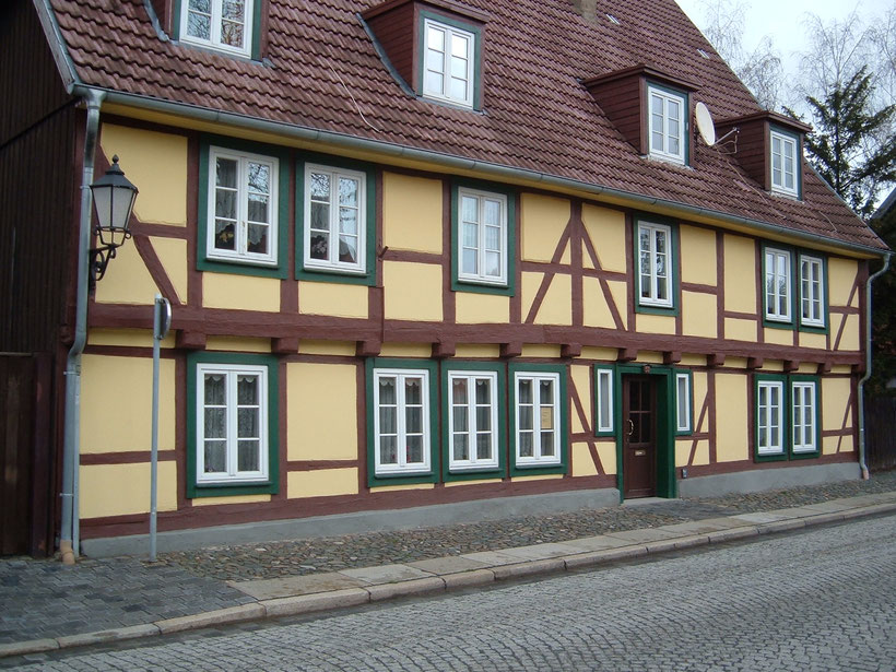 Unser <b>hübsches Fachwerkhaus in der Altstadt</b> von Wernigerode mit insgesamt vier Ferienwohnungen. (Bild: Fam. Pook)