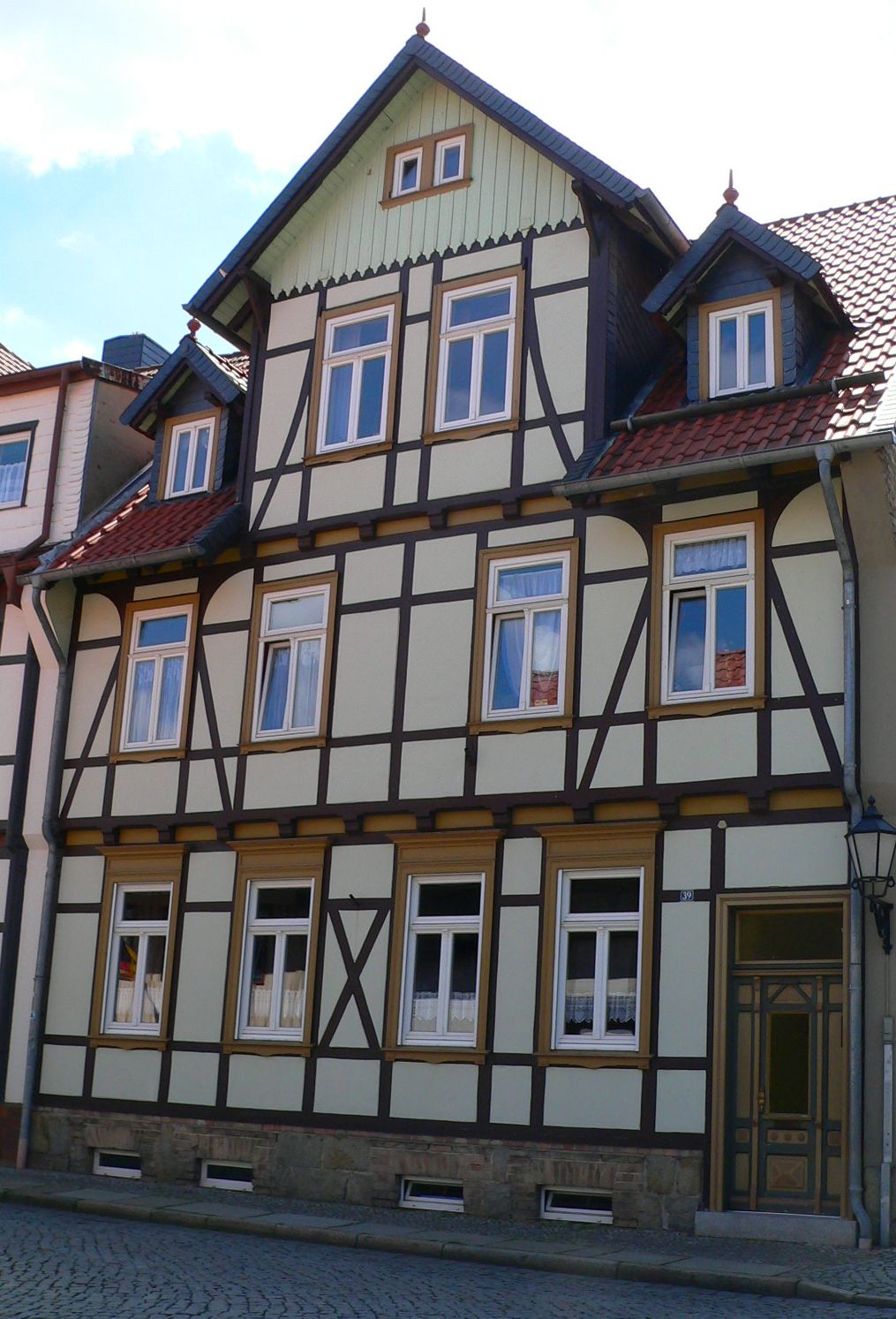 In der ersten Etage befindet sich im Zentrum der Wernigeröder Altstadt die <b>Ferienwohnung Altstadtblick</b>.<br>(Bild: B. Sturm)