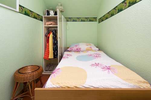 Das zweite Schlafzimmer mit einem Einzelbett.<br>(Bild: K. Pöhlmann)