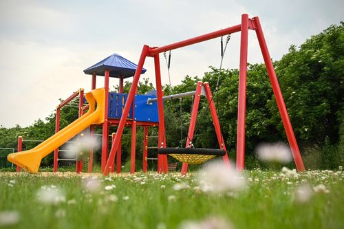 Neben einem Besuch in der nahe gelegenen Westernstadt Pullman City finden Sie auf unserem gelände einen Spielplatz für die jüngeren Besucher.<br>(Bild: Ferienpark Harz)