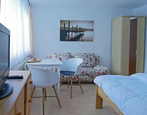 Drei der gemütlichen Apartments bieten ein Doppelbett...<br>(Bild: BodeBude) 