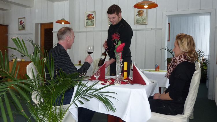 Leckere Speisen und vollmundige Weine - besuchen Sie unser Restaurant!<br>(Bild: Steffen Schmidt)