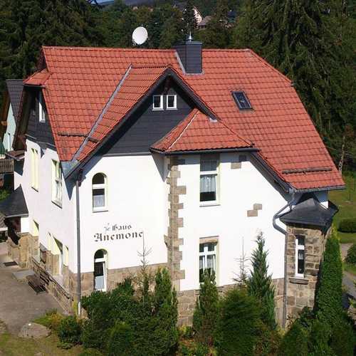 Jugendstilvilla Haus Anemone mit <b>zwei Ferienwohnungen Goethe und Heine.</b><br>(Bild: Familie Gräbner)