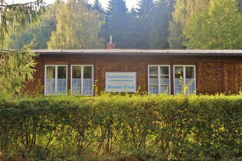 In unserer Touristenherberge können bis zu 40 Personen nächtigen - ideal für Klassen- oder Vereinsfahrten. (Bild: Harz Camp Bremer Teich Gernrode)