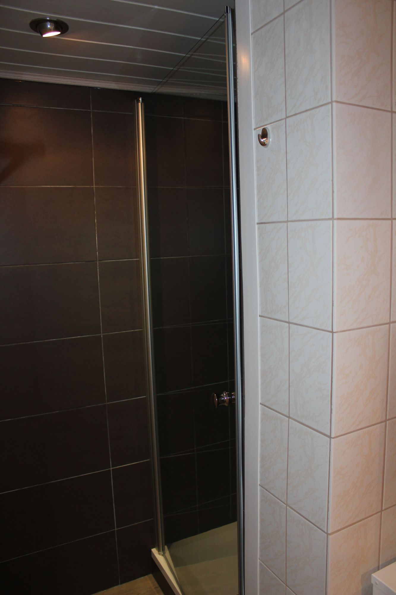 Ein Blick in die moderne Dusche des Ferienhauses Fuchsbau.<br>(Bild: Fam. Waskewitz)