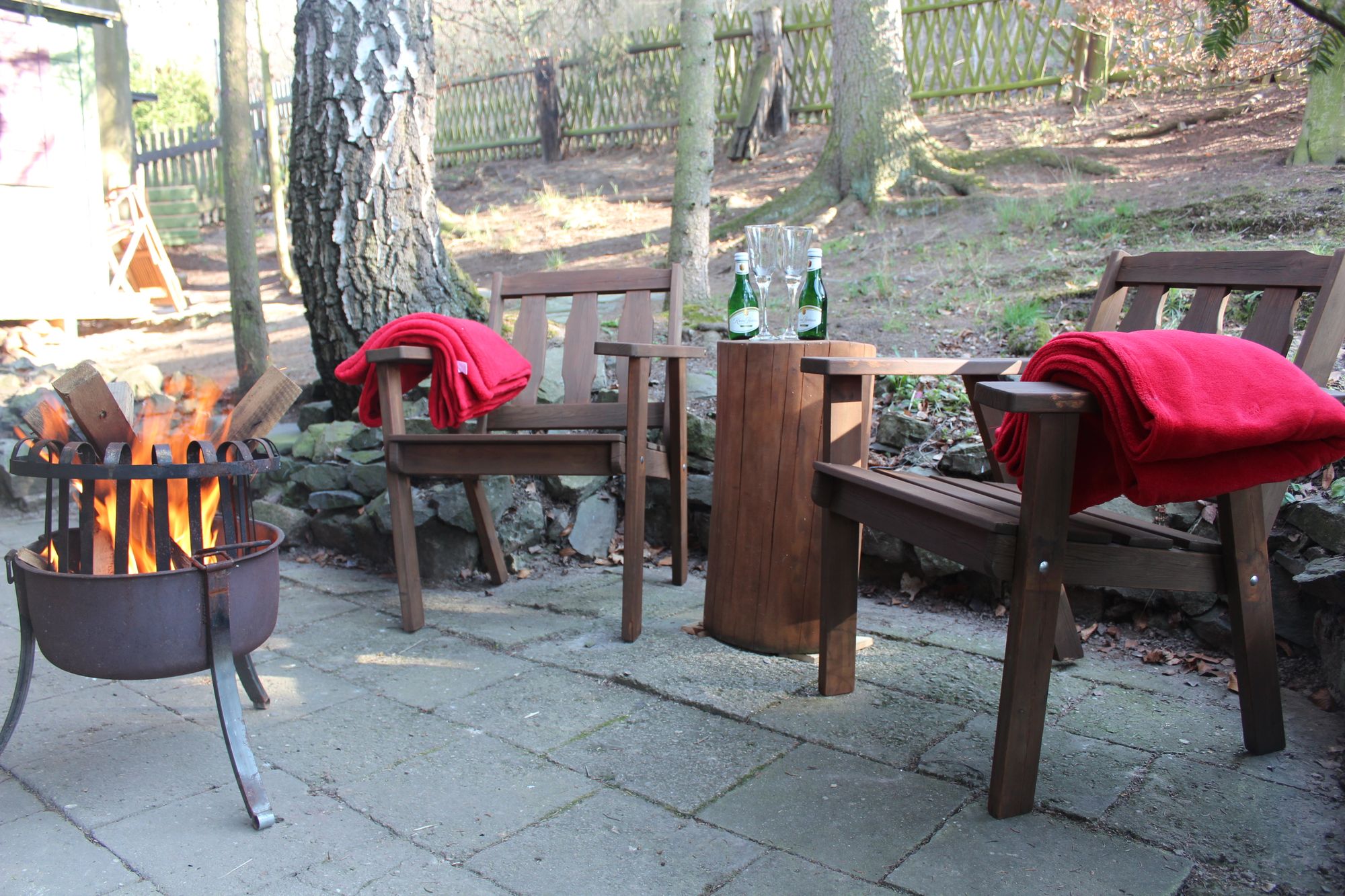 An lauen Sommernächten finden Sie hinter dem Ferienhaus Waldesruh eine gemütliche kleine Terrasse. (Bild: Familie Waskewitz)
