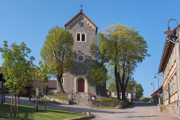 Die hübsche Dorfkirche des Ortes.<br>(Bild: S. Nordhaus)