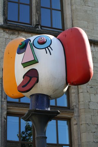 Auch Kunst ist in der Fußgängerzone zu finden - hier der - Kunstschlecker -.<br>(Foto: WTG, Corinna Filipski)