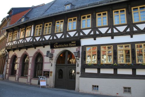Im historischen 4-Sterne Hotel Gothisches Haus am Marktplatz von Wernigerode befinden sich mehrere Restaurants. (Foto: harztourist)